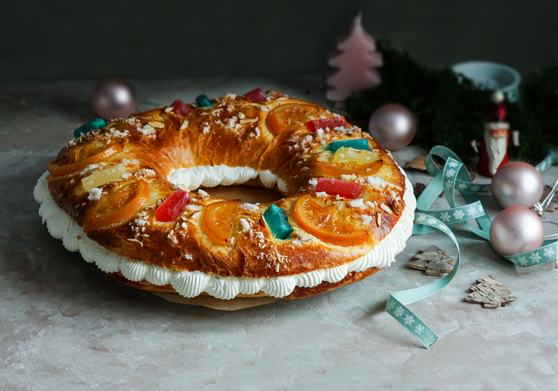 Roscón de Reyes con Nata Ermol Roscón de Reyes con Nata Ermol